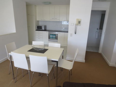Lights Landing Apartments - Accommodation Main Beach 39