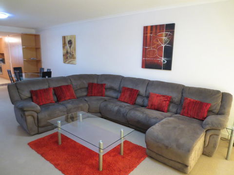 Lights Landing Apartments - Accommodation Main Beach 23