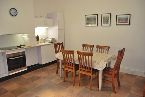 Jacaranda Cottage - Accommodation Main Beach 9