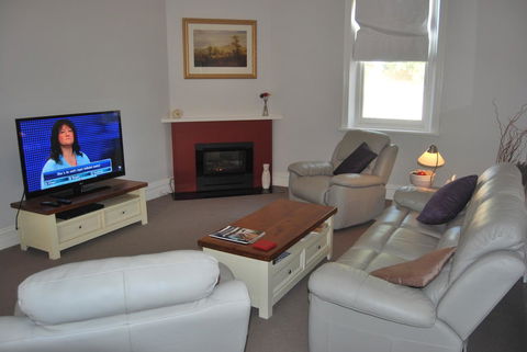 Jacaranda Cottage - Accommodation Main Beach 2