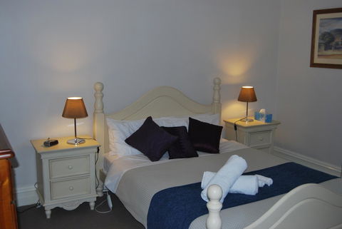 Jacaranda Cottage - Accommodation Main Beach 4