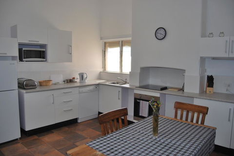Jacaranda Cottage - Accommodation Main Beach 8