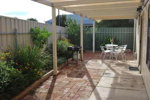 Jacaranda Cottage - Accommodation Main Beach 5