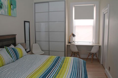 Smugglers Inn Studio Apartments - Accommodation Main Beach 16