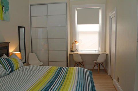 Smugglers Inn Studio Apartments - Accommodation Main Beach 18