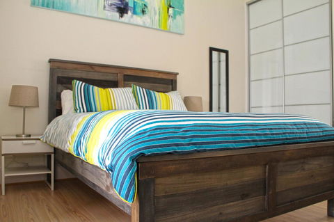 Smugglers Inn Studio Apartments - Accommodation Main Beach 13