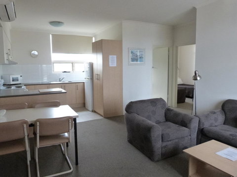 Glenelg Holiday Apartments - Corfu - Accommodation Main Beach 9