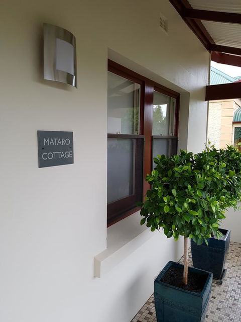 Mataro Cottage - Accommodation Main Beach 1