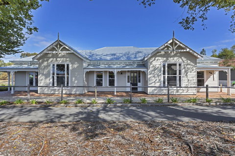 Grandview Accommodation - The Elm Tree Apartments - Accommodation Main Beach 30