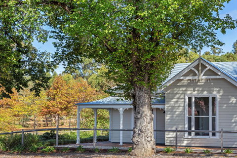 Grandview Accommodation - The Elm Tree Apartments - Accommodation Main Beach 1