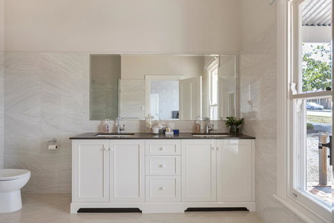 Grandview Accommodation - The Elm Tree Apartments - Accommodation Main Beach 6