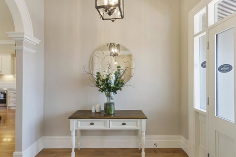 Grandview Accommodation - The Elm Tree Apartments - Accommodation Main Beach 23