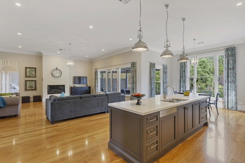 Grandview Accommodation - The Elm Tree Apartments - Accommodation Main Beach 17