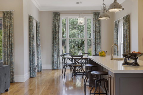 Grandview Accommodation - The Elm Tree Apartments - Accommodation Main Beach 3