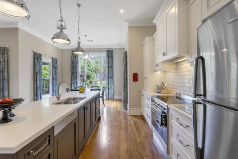 Grandview Accommodation - The Elm Tree Apartments - Accommodation Main Beach 14