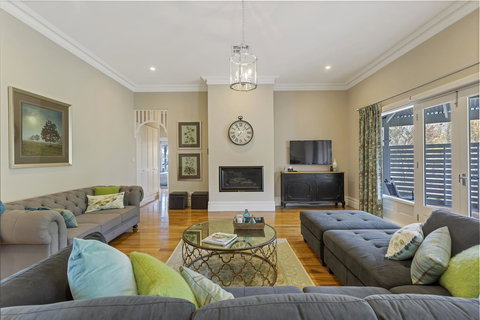 Grandview Accommodation - The Elm Tree Apartments - Accommodation Main Beach 16