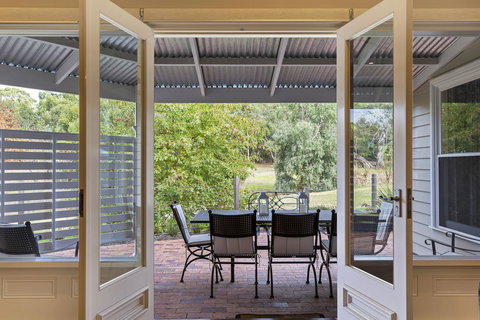 Grandview Accommodation - The Elm Tree Apartments - Accommodation Main Beach 18