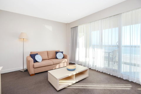 Pier Luxury Apartments - Accommodation Main Beach 12