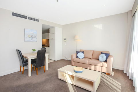 Pier Luxury Apartments - Accommodation Main Beach 11