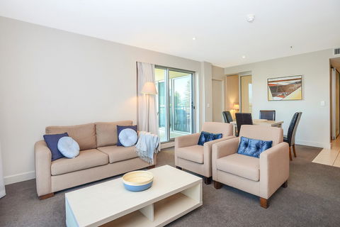Pier Luxury Apartments - Accommodation Main Beach 24