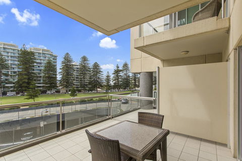 Pier Luxury Apartments - Accommodation Main Beach 5