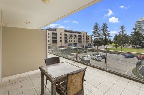 Pier Luxury Apartments - Accommodation Main Beach 10