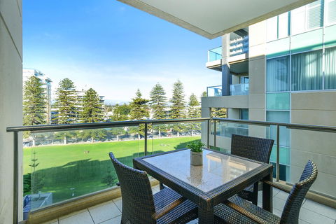 Pier Luxury Apartments - Accommodation Main Beach 3