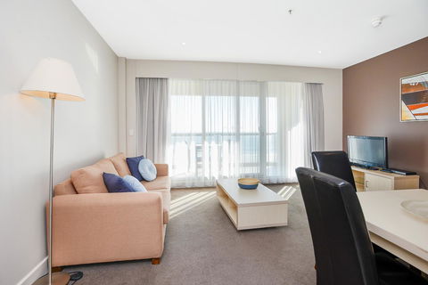 Pier Luxury Apartments - Accommodation Main Beach 13