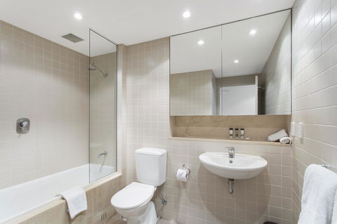 Pier Luxury Apartments - Accommodation Main Beach 4