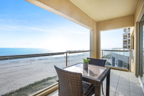 Pier Luxury Apartments - Accommodation Main Beach 7