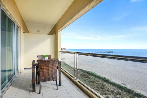 Pier Luxury Apartments - Accommodation Main Beach 2