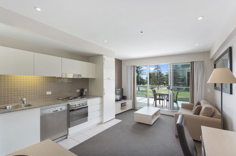 Pier Luxury Apartments - Accommodation Main Beach 8