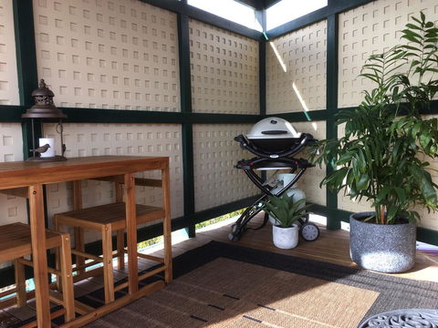 Wine And Roses Bed And Breakfast - Accommodation Main Beach 37