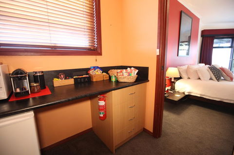 Wine And Roses Bed And Breakfast - Accommodation Main Beach 32