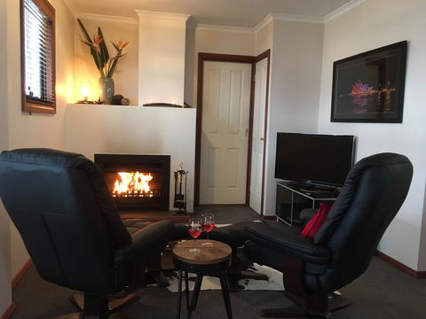 Wine And Roses Bed And Breakfast - Accommodation Main Beach 29