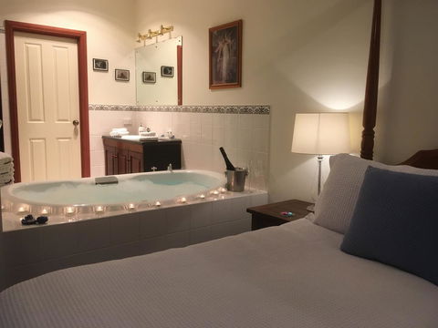 Wine And Roses Bed And Breakfast - Accommodation Main Beach 23