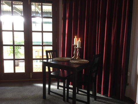 Wine And Roses Bed And Breakfast - Accommodation Main Beach 33