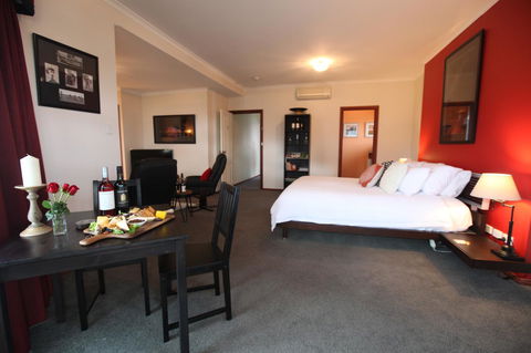 Wine And Roses Bed And Breakfast - Accommodation Main Beach 31