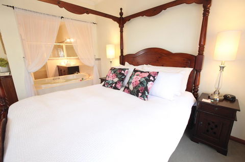 Wine And Roses Bed And Breakfast - Accommodation Main Beach 17