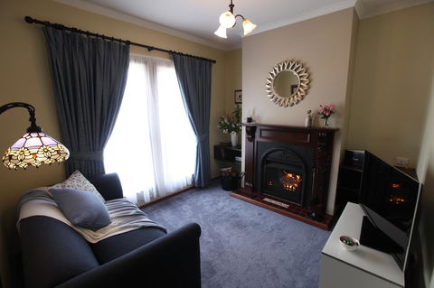 Wine And Roses Bed And Breakfast - Accommodation Main Beach 21