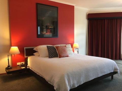 Wine And Roses Bed And Breakfast - Accommodation Main Beach 28