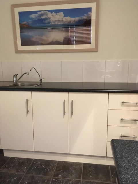 Wine And Roses Bed And Breakfast - Accommodation Main Beach 40