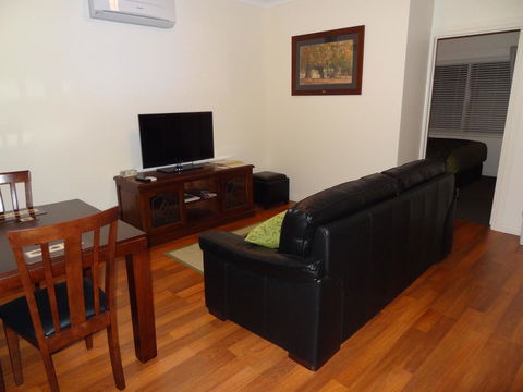 Hahndorf Oak Tree Cottages - Accommodation Main Beach 5