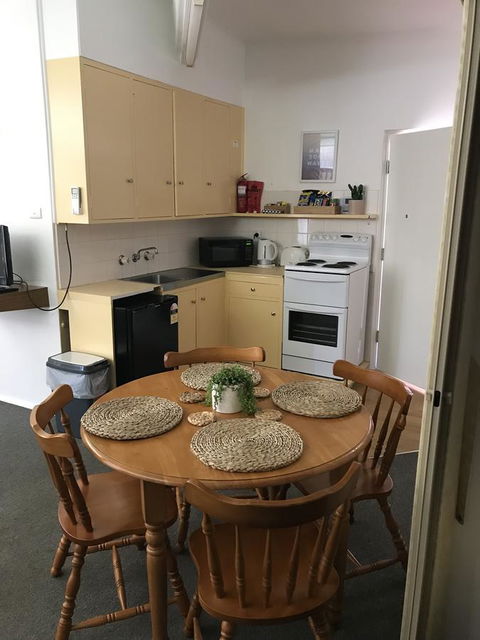 OCEAN BREEZE MOTEL - Accommodation Main Beach 13