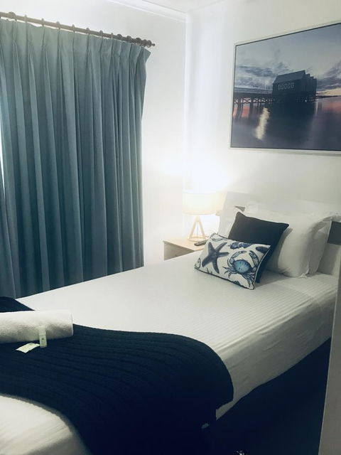 OCEAN BREEZE MOTEL - Accommodation Main Beach 10