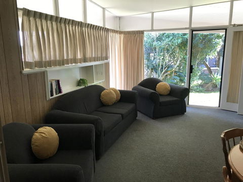 OCEAN BREEZE MOTEL - Accommodation Main Beach 12