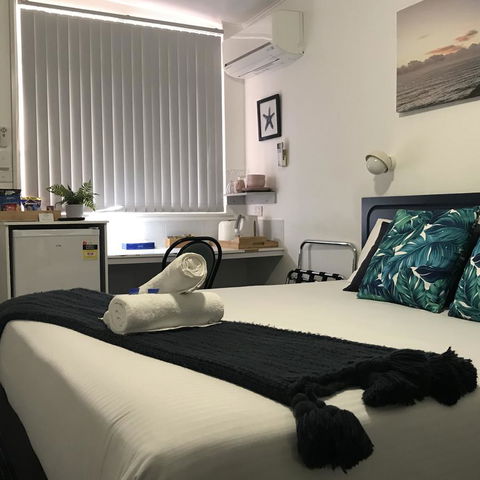 OCEAN BREEZE MOTEL - Accommodation Main Beach 1