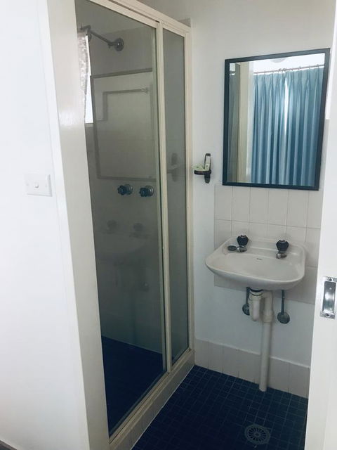 OCEAN BREEZE MOTEL - Accommodation Main Beach 7
