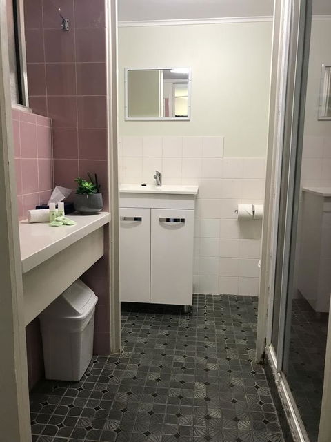 OCEAN BREEZE MOTEL - Accommodation Main Beach 14