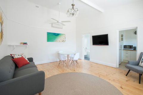 Seawall Apartments - Accommodation Main Beach 22